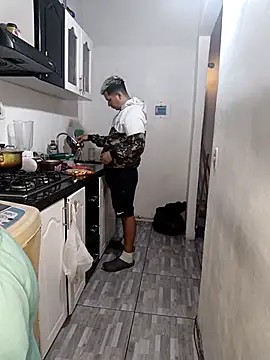 Snapshot of catire2323 chatting on September 24, 2025, 2:01 pm catire2323 online show from September 24, 2025, 2:01 pm