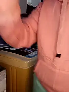 Snapshot of catire2323 chatting on October 8, 2025, 2:51 pm catire2323 online show from October 8, 2025, 2:51 pm