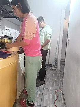 Snapshot of catire2323 chatting on October 21, 2025, 3:22 pm catire2323 online show from October 21, 2025, 3:22 pm