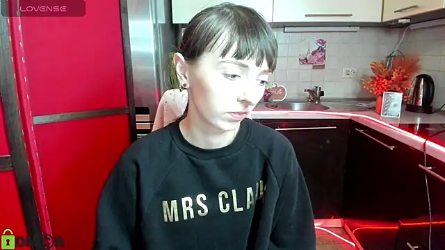 TayanaJons online show from December 3, 2025, 8:03 am