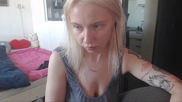 Snapshot of amanda_kiss_kiss chatting on October 8, 2025, 9:44 am amanda kiss kiss online show from October 8, 2025, 9:44 am