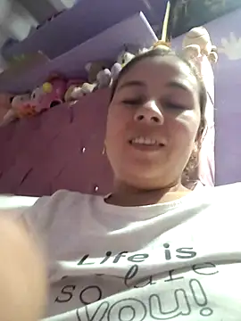 Snapshot of selena_gomez2 chatting on November 6, 2025, 2:04 am selena gomez2 online show from November 6, 2025, 2:04 am