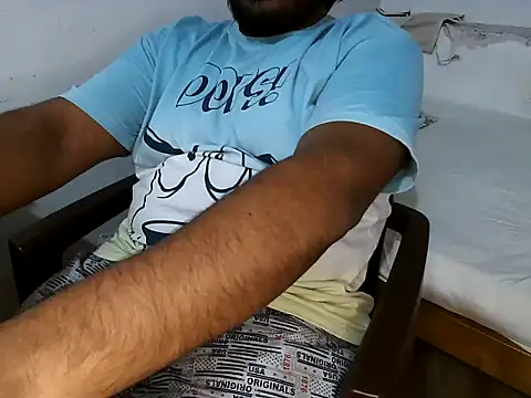 bignaturaldesi online show from February 9, 2025, 3:23 pm