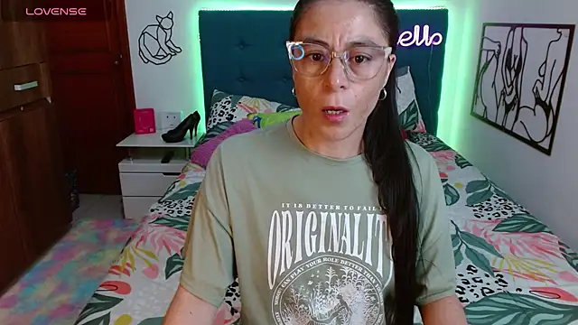 Snapshot of antonella_sweet33 chatting on October 12, 2025, 9:27 pm antonella sweet33 online show from October 12, 2025, 9:27 pm