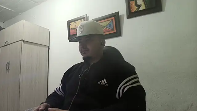 Snapshot of myke_andrade chatting on October 10, 2025, 4:02 am myke andrade online show from October 10, 2025, 4:02 am