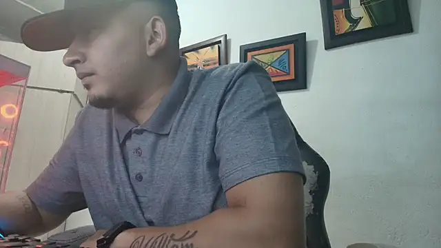 Snapshot of myke_andrade chatting on November 1, 2025, 4:52 am myke andrade online show from November 1, 2025, 4:52 am