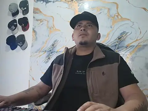 Snapshot of myke_andrade chatting on May 29, 2026, 7:03 am myke andrade online show from May 29, 2026, 7:03 am