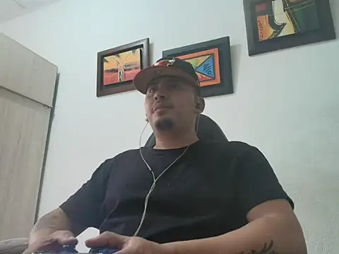 Snapshot of myke_andrade chatting on October 30, 2025, 9:22 pm myke andrade online show from October 30, 2025, 9:22 pm
