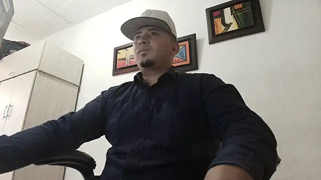 Snapshot of myke_andrade chatting on October 3, 2025, 8:43 pm myke andrade online show from October 3, 2025, 8:43 pm