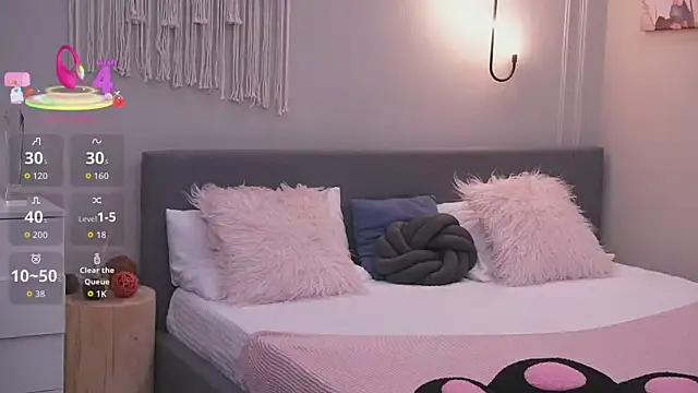 Snapshot of Molly_Jons chatting on October 12, 2025, 1:07 am Molly Jons online show from October 12, 2025, 1:07 am