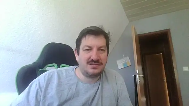 Snapshot of Golffahrer1982 chatting on May 24, 2026, 9:31 am Golffahrer1982 online show from May 24, 2026, 9:31 am