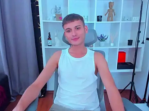 andboyfor6 online show from September 11, 2025, 1:33 pm