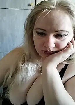 Snapshot of D_Marinna chatting on October 4, 2025, 7:54 am D Marinna online show from October 4, 2025, 7:54 am