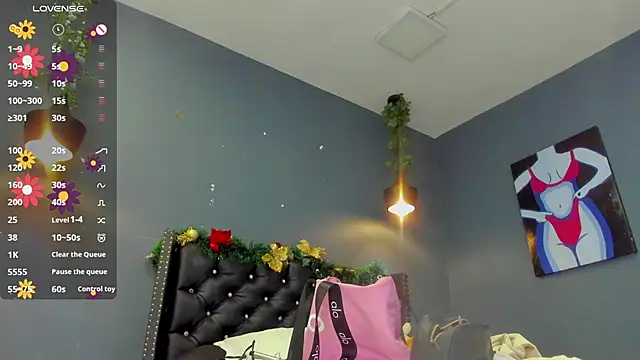 Sophiietaylor online show from December 17, 2025, 11:37 am