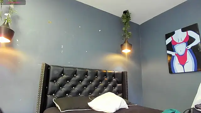 Snapshot of Sophiietaylor chatting on September 23, 2025, 11:34 pm Sophiietaylor online show from September 23, 2025, 11:34 pm