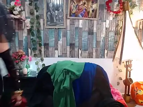 Snapshot of KarimaSarabe chatting on October 31, 2025, 11:00 pm KarimaSarabe online show from October 31, 2025, 11:00 pm