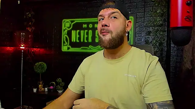 Snapshot of LexXHardy chatting on October 10, 2025, 8:26 am LexXHardy online show from October 10, 2025, 8:26 am