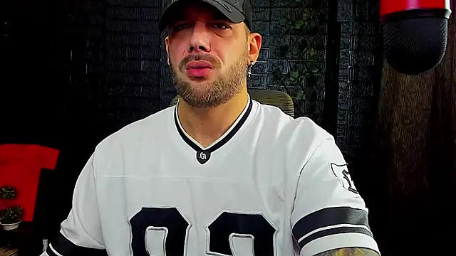 Snapshot of LexXHardy chatting on October 21, 2025, 2:05 pm LexXHardy online show from October 21, 2025, 2:05 pm