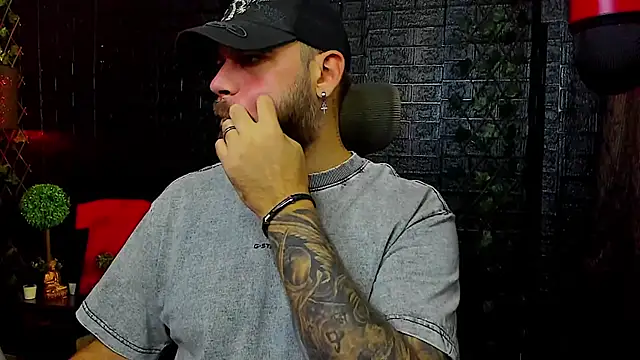 Snapshot of LexXHardy chatting on October 19, 2025, 1:03 pm LexXHardy online show from October 19, 2025, 1:03 pm