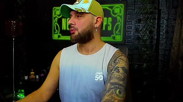 Snapshot of LexXHardy chatting on October 5, 2025, 8:38 am LexXHardy online show from October 5, 2025, 8:38 am