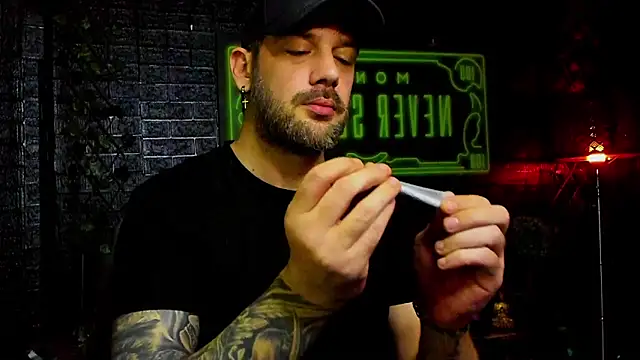 Snapshot of LexXHardy chatting on February 15, 2026, 2:16 pm LexXHardy online show from February 15, 2026, 2:16 pm