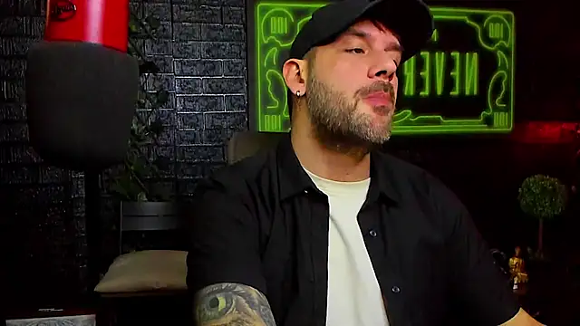 Snapshot of LexXHardy chatting on January 17, 2026, 12:42 pm LexXHardy online show from January 17, 2026, 12:42 pm