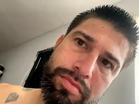 hotraillX online show from October 5, 2025, 4:42 pm