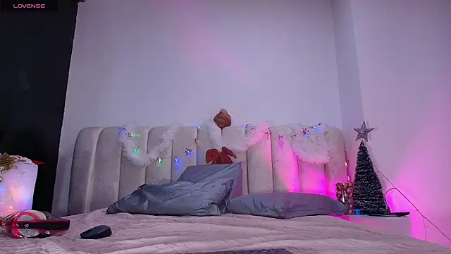  sex mia online show from December 17, 2025, 7:19 pm