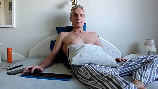 StrongBill online show from October 11, 2025, 6:47 am