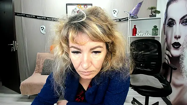 Snapshot of Cassandra_Hotty chatting on October 31, 2025, 4:53 am Cassandra Hotty online show from October 31, 2025, 4:53 am