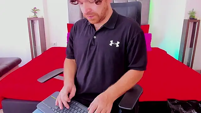 Snapshot of michacosio chatting on October 18, 2025, 8:55 pm michacosio online show from October 18, 2025, 8:55 pm