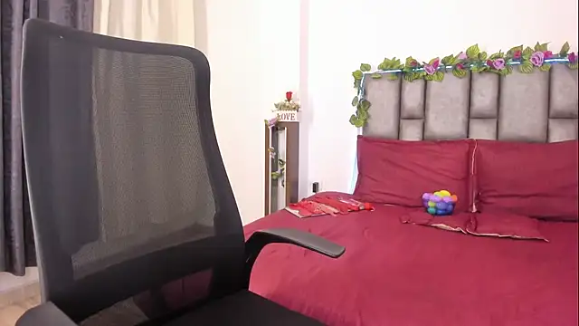 michacosio online show from April 13, 2026, 3:43 am