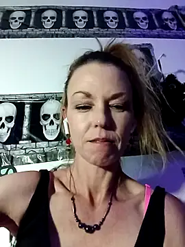 Snapshot of cammyquart chatting on October 21, 2025, 2:55 am cammyquart online show from October 21, 2025, 2:55 am