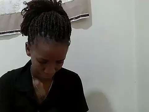 Snapshot of prettybeee chatting on November 5, 2025, 11:02 am prettybeee online show from November 5, 2025, 11:02 am