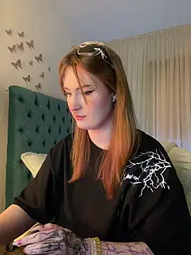  Chlo  e online show from February 15, 2025, 10:00 pm