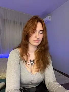  Chlo  e online show from November 9, 2025, 12:09 pm