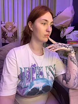  Chlo  e online show from November 17, 2025, 1:09 am