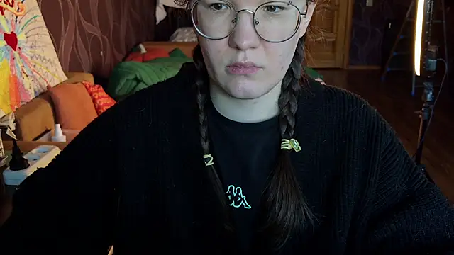 Snapshot of MiriamOr chatting on December 15, 2025, 8:42 am MiriamOr online show from December 15, 2025, 8:42 am