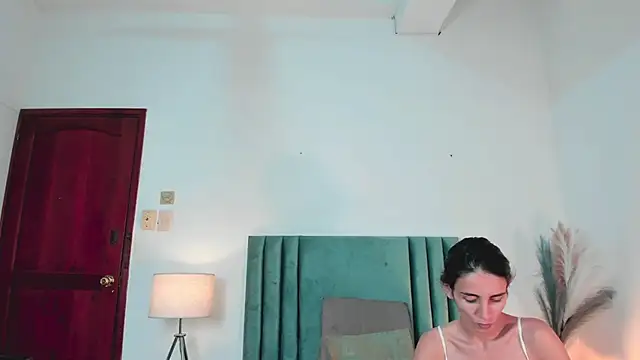 Nina Cavaali online show from February 21, 2025, 6:15 pm