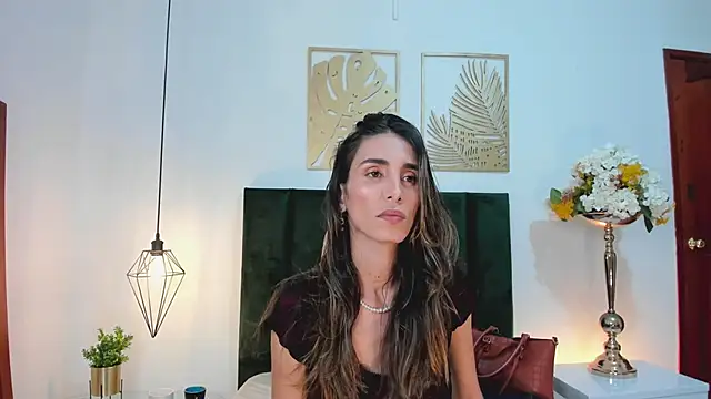 Nina Cavaali online show from January 23, 2025, 6:14 pm