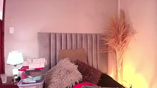 Nina Cavaali online show from September 19, 2025, 6:23 pm