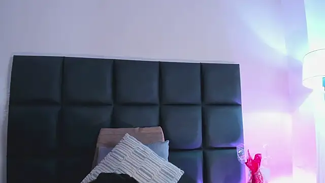 Nina Cavaali online show from September 24, 2025, 7:53 pm