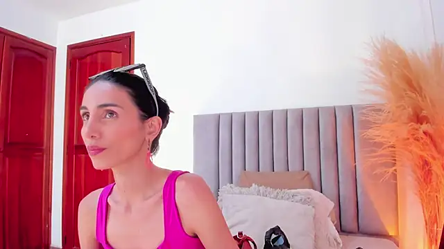 Nina Cavaali online show from January 21, 2025, 6:12 pm