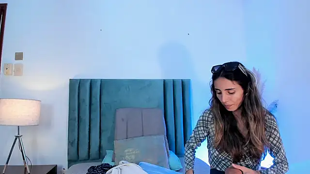 Nina Cavaali online show from February 10, 2025, 6:03 pm