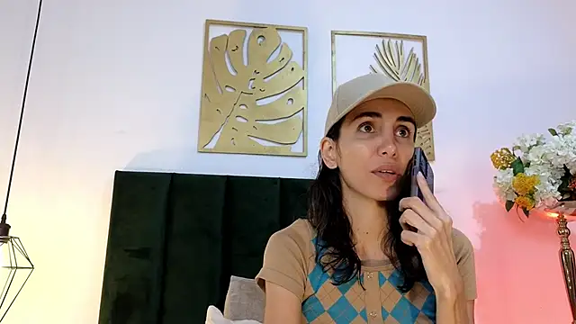 Nina Cavaali online show from September 28, 2025, 2:24 pm