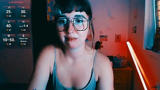 Cosmo Riri online show from May 28, 2026, 3:58 am