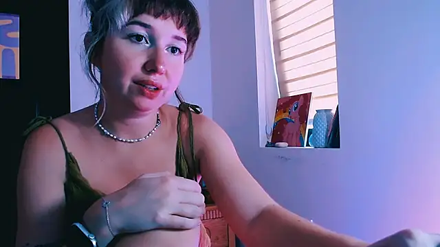 Cosmo Riri online show from March 23, 2026, 4:56 am