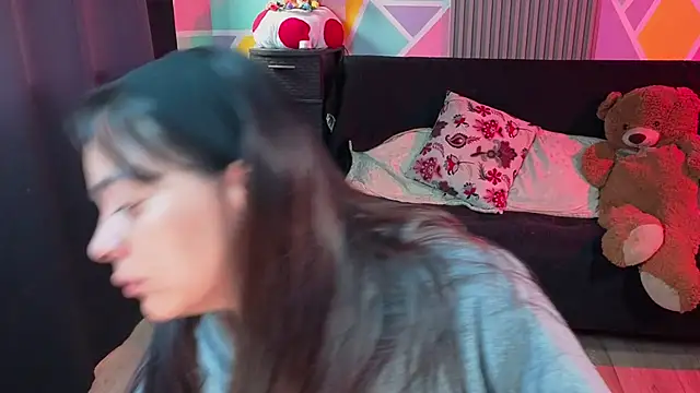 Cuttiealice online show from September 18, 2025, 4:54 pm