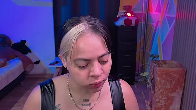 Cuttiealice online show from November 6, 2025, 12:42 pm