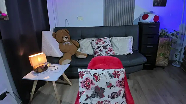 Cuttiealice online show from March 5, 2025, 2:03 am